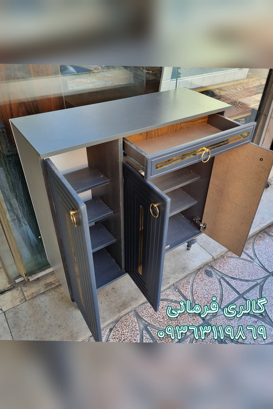 جاکفشی سه درب کشودار با دسته فلزی و پایه گنبدی پلاستیکی طوسی پررنگ