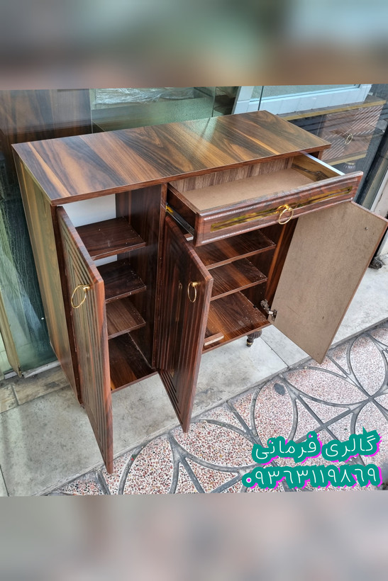 جاکفشی سه درب کشودار با دسته فلزی و پایه گنبدی پلاستیکی